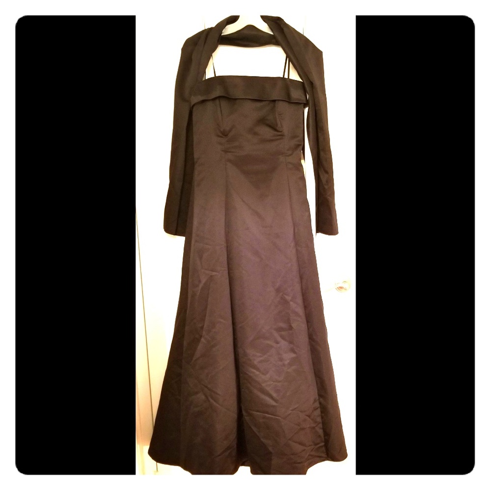 Strapless gown w/ shawl & built-in petticoat